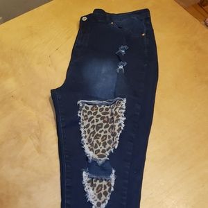 Shein distressed jeans with leopard print underlay ⭐
